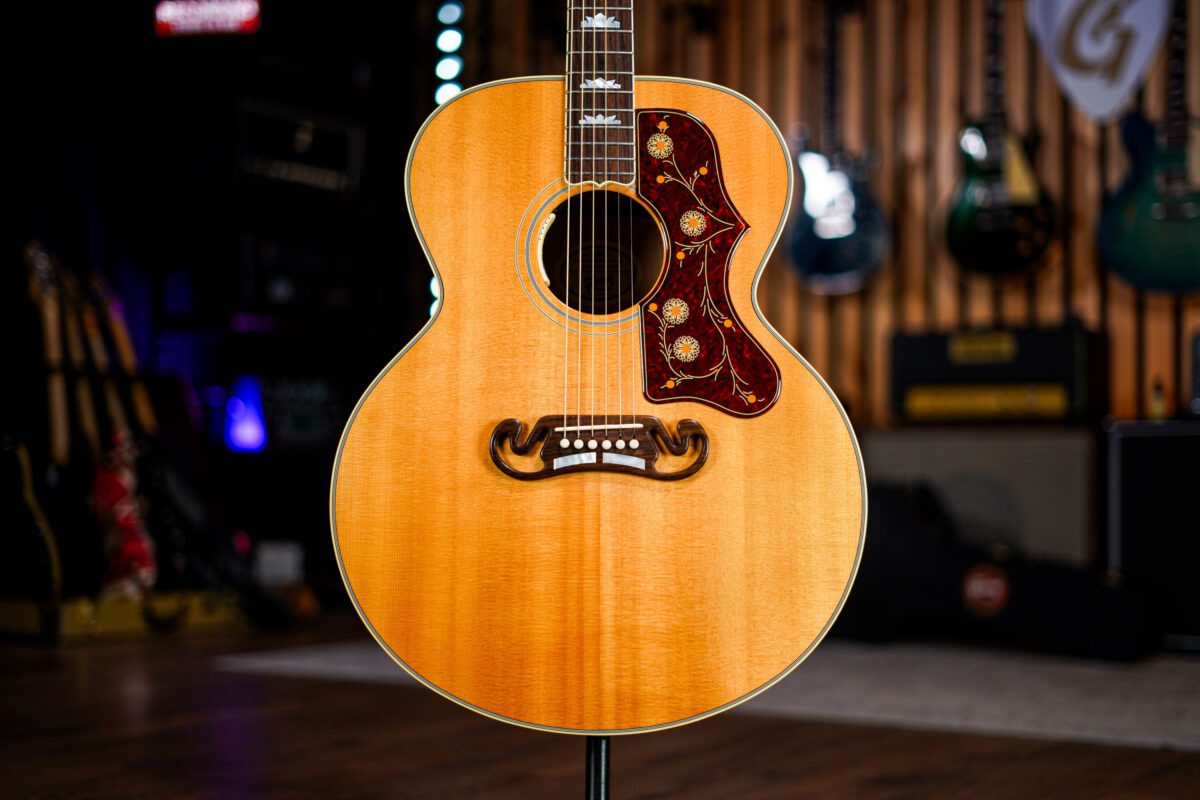 Gibson USA J-200 Acoustic in Natural