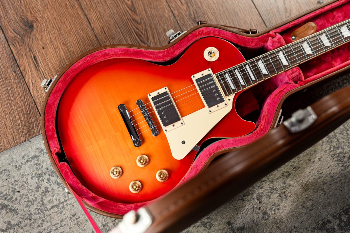 Epiphone 1959 Les Paul Standard Outfit in Cherry Sunburst - Image 2