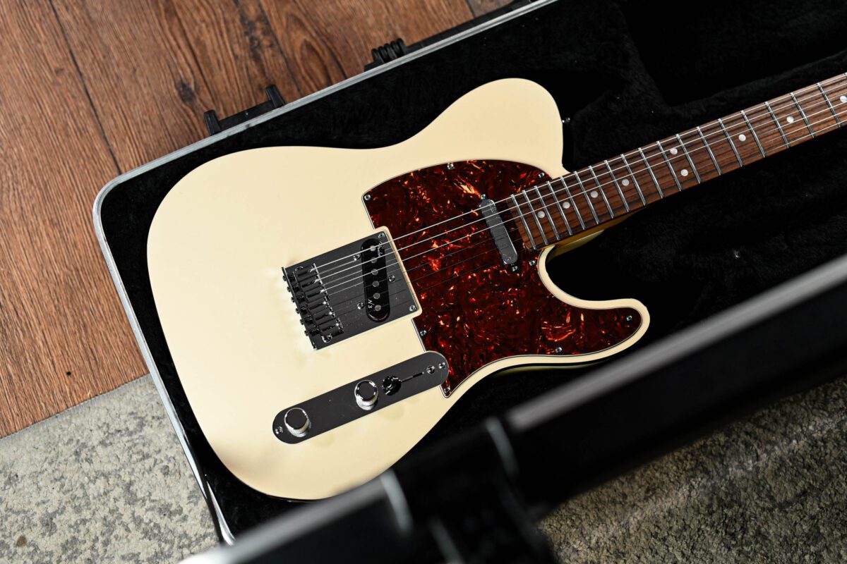 Fender American Deluxe Telecaster In Olympic Pearl - Image 2