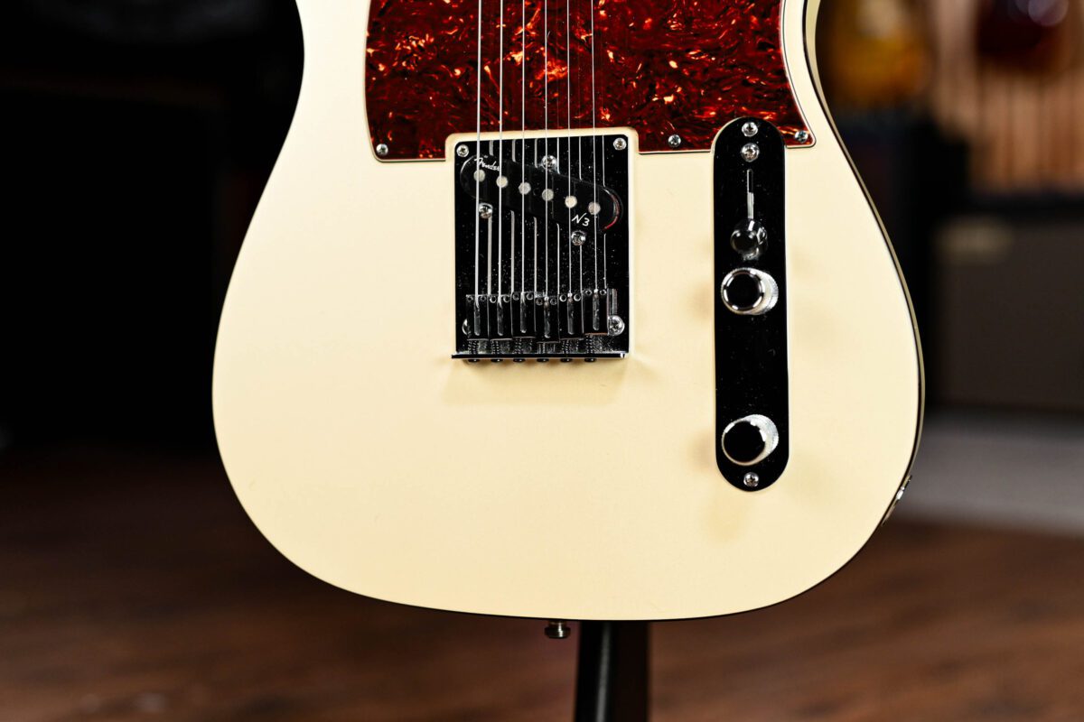 Fender American Deluxe Telecaster In Olympic Pearl - Image 3