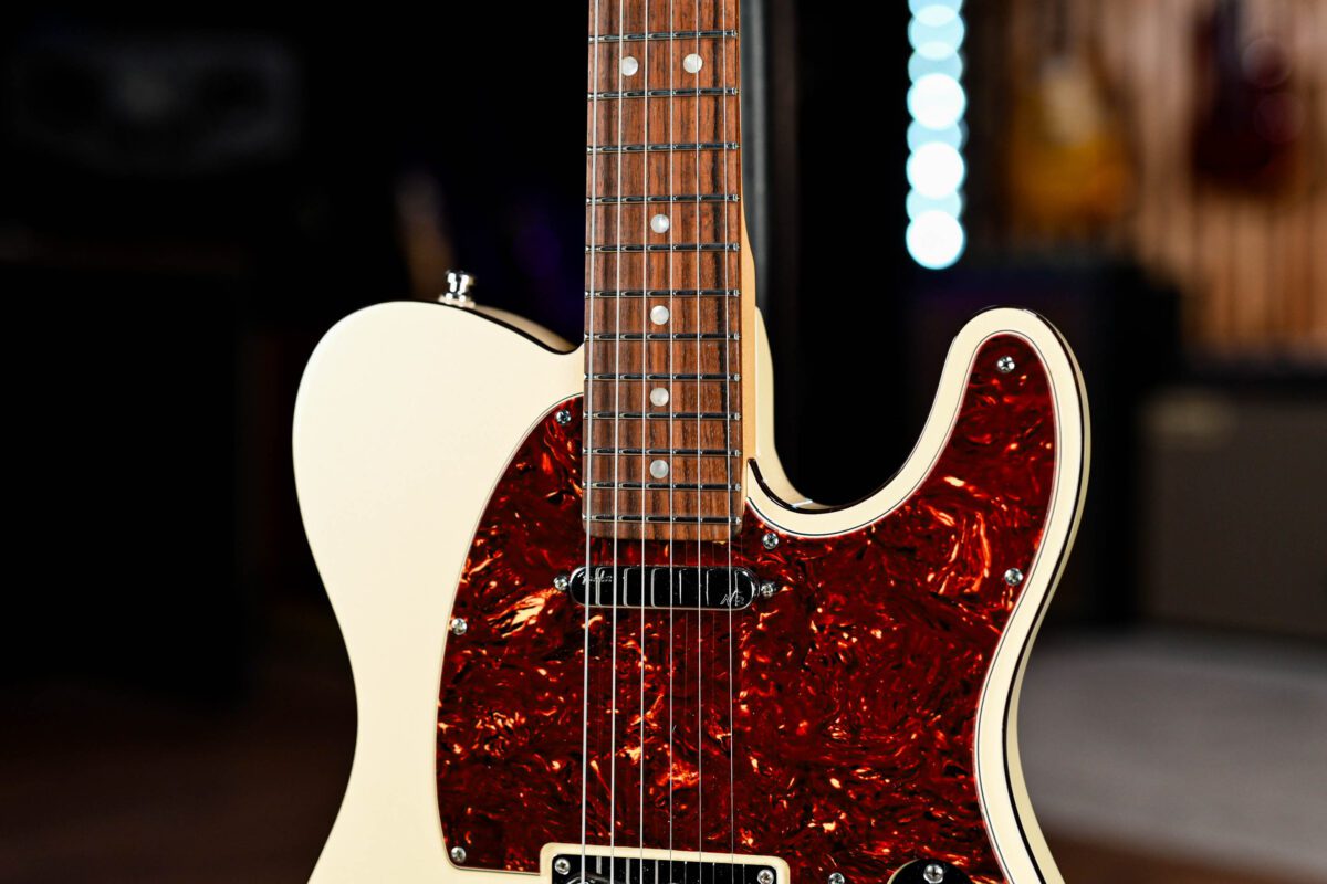 Fender American Deluxe Telecaster In Olympic Pearl - Image 4