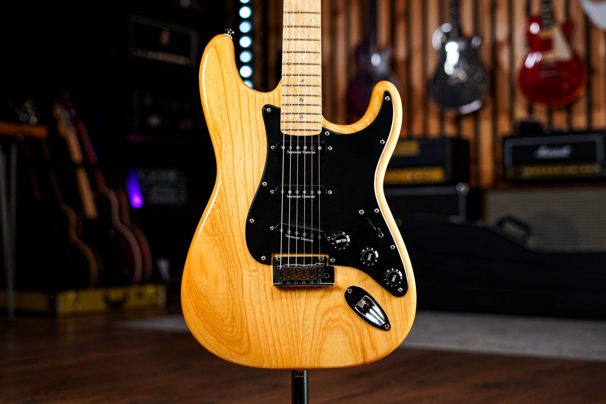 Fender Lite Ash Stratocaster ピックアップ換装 Fender Lite Ash Stratocaster - Guitar Gear Giveaway