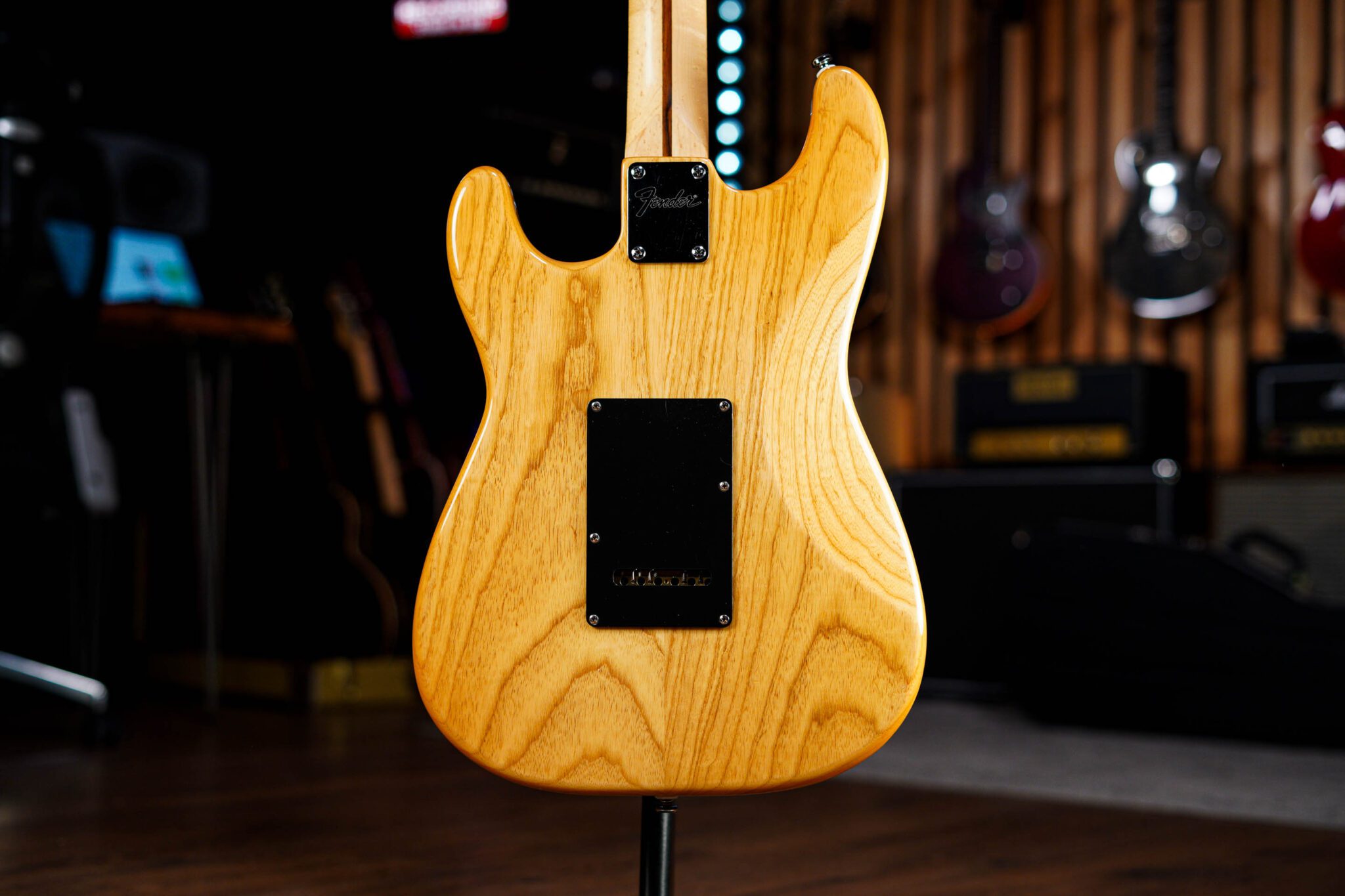 Fender Lite Ash Stratocaster ピックアップ換装 Fender Lite Ash Stratocaster - Guitar Gear Giveaway