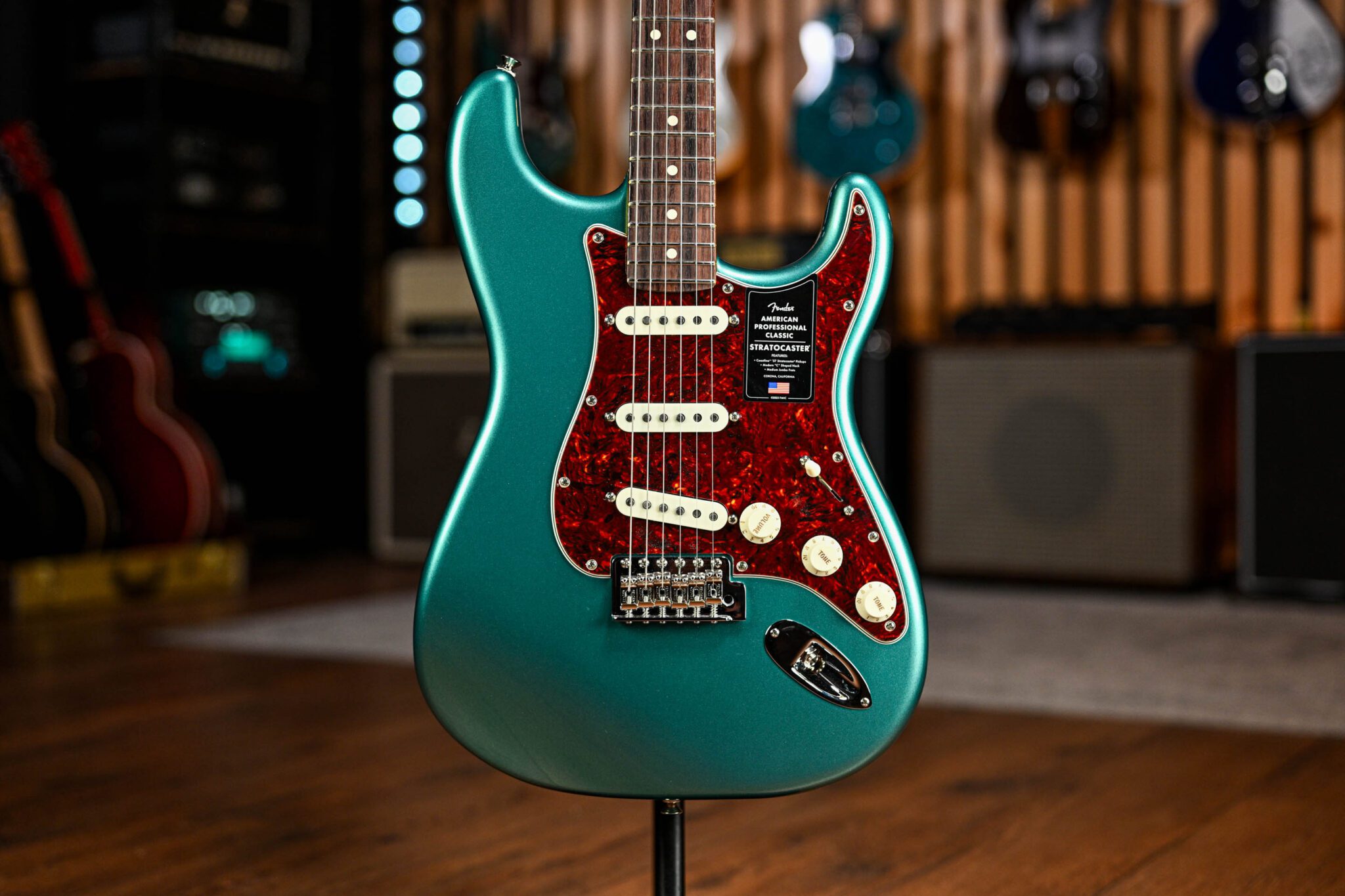 Fender American Professional II Stratocaster RW Roasted Pine Fender American Professional II Stratocaster HSS RW, Dark Night at