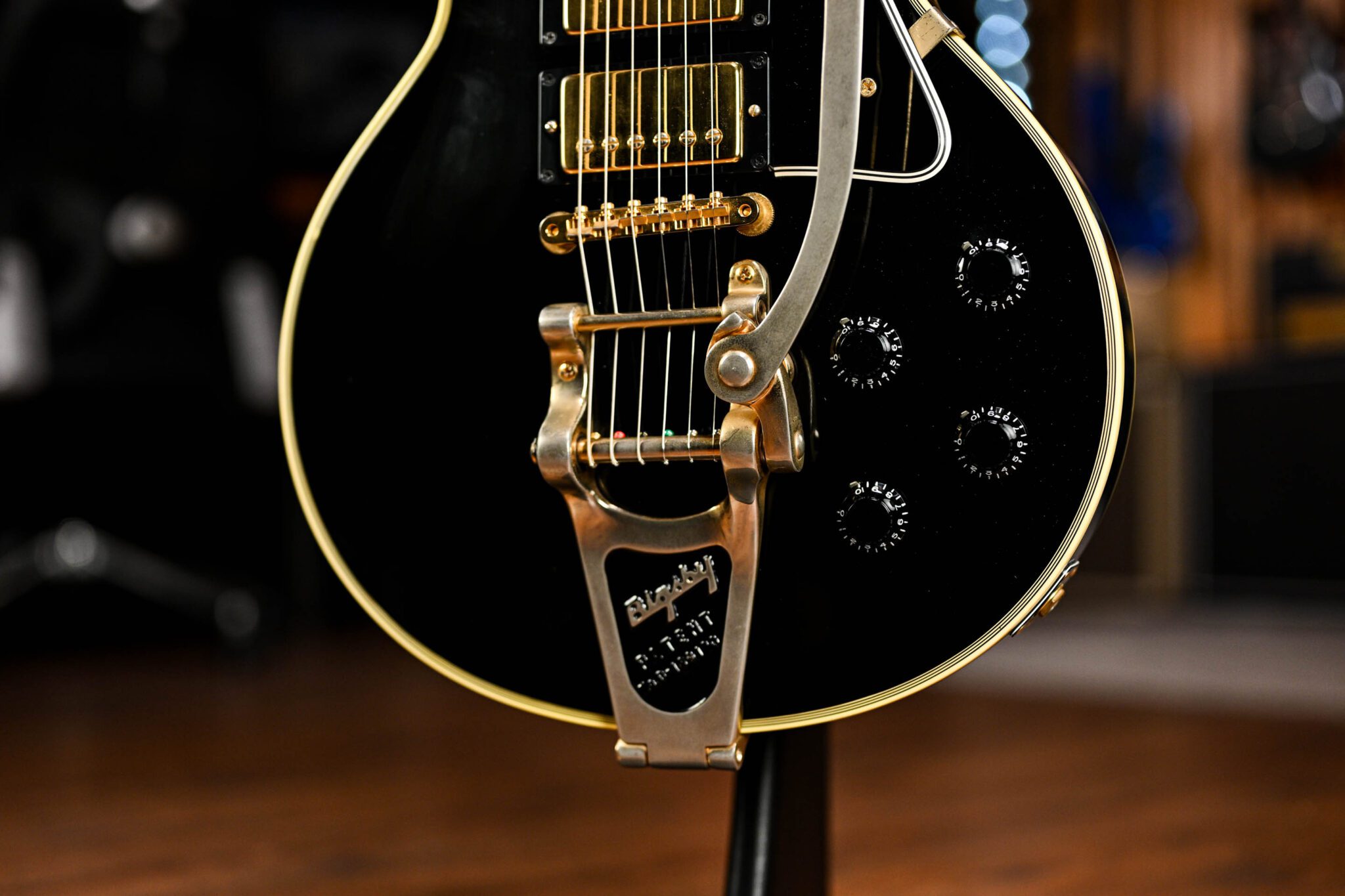 Gibson Custom Shop 1957 Les Paul Custom 3 Pickup Bigsby ‘VOS’ in Ebony - Image 6
