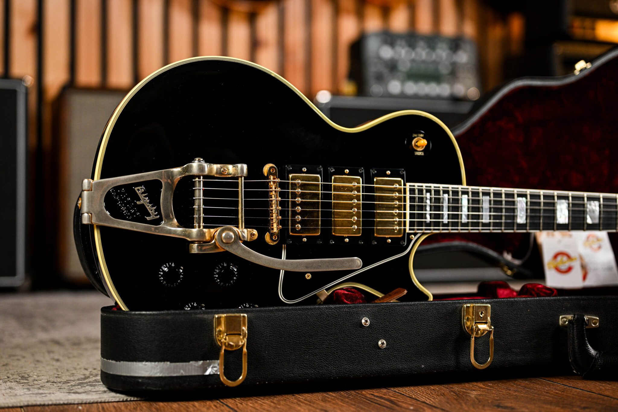 Gibson Custom Shop 1957 Les Paul Custom 3 Pickup Bigsby ‘VOS’ in Ebony - Image 4