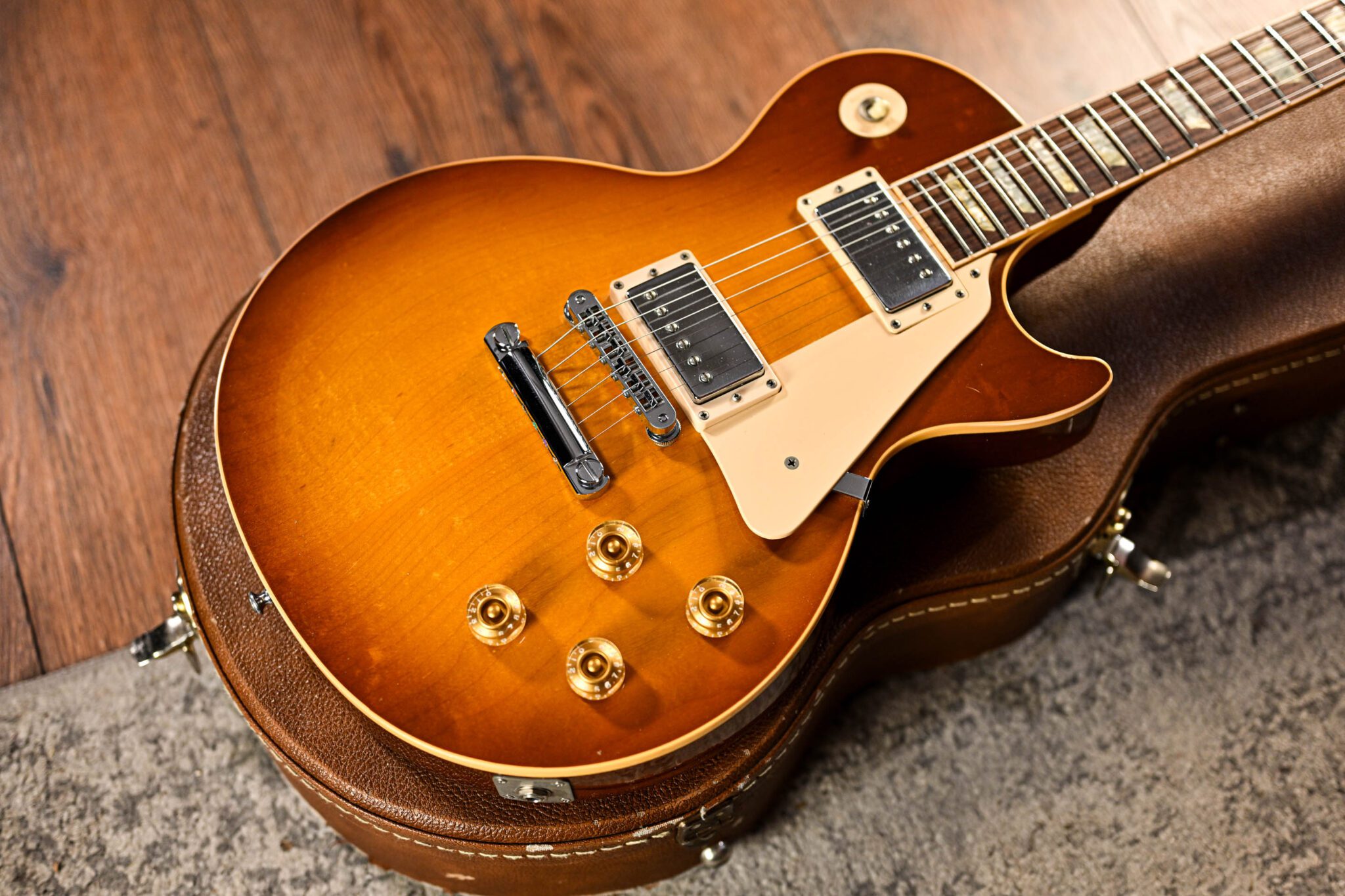 Gibson 1993 Les Paul Standard in Honeyburst - Guitar Gear Giveaway