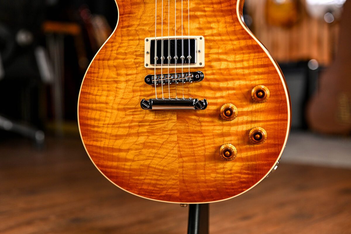 Gibson Les Paul Standard T in Honey Burst - Guitar Gear Giveaway