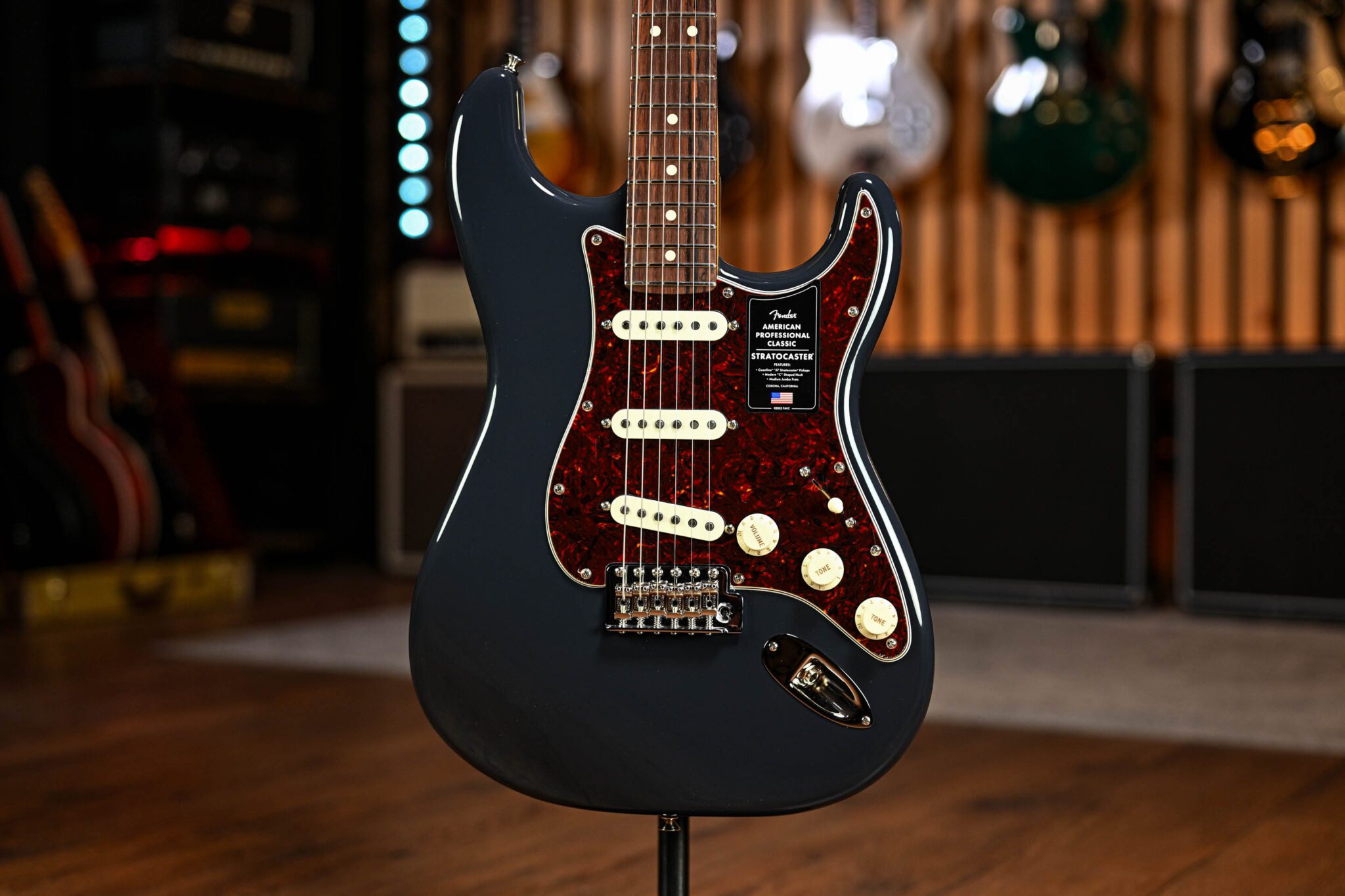 Fender American Professional Classic Stratocaster in Faded Black