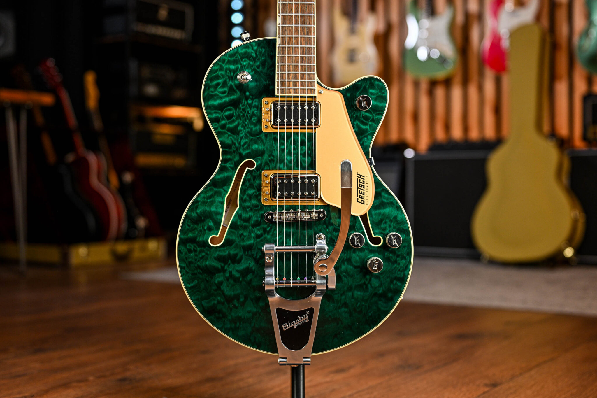 Gretsch G5655T-QM in Mariana