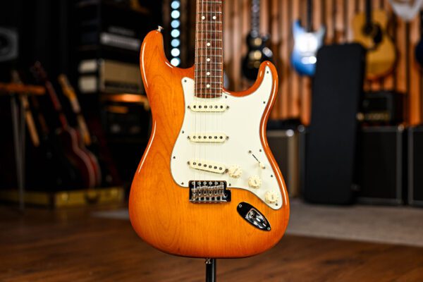 Fender American Performer Stratocaster in Honey Burst