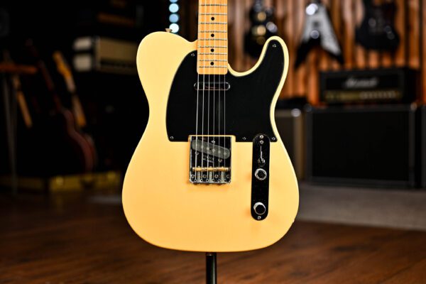 Fender Classic Player Baja Telecaster in Blonde